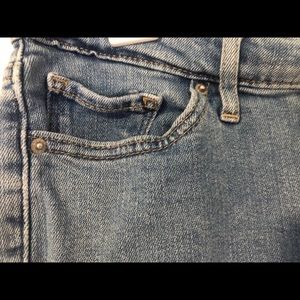 Retro Levi’s 711 Frayed Skinny Jeans